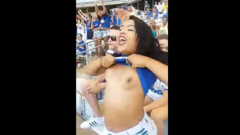 Cruzeirense pagando senos en el mineirão