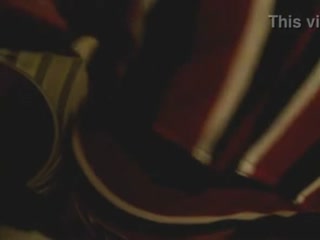 Culona caliente dando su culo para que 2 se corran dentro en las escaleras del edificio