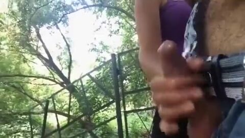 Cuñada se masturba a escondidas de su hermana