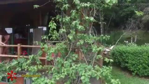 El libro rosa Laisa Moraes y su prima Camila Correia.