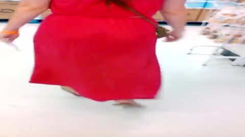 Esposa exhibicionista muestra su coño