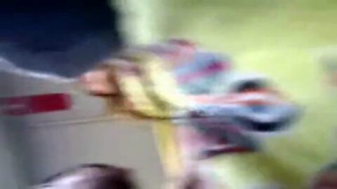 Filmado bajo el vestido de la rubia en el autobús.