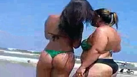 Filmé culo perfecto en la playa.