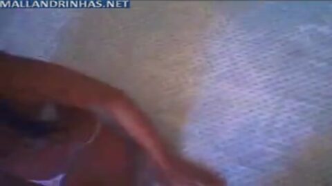 Filmó a escondidas la corrida en la boca de la prostituta en el prostíbulo