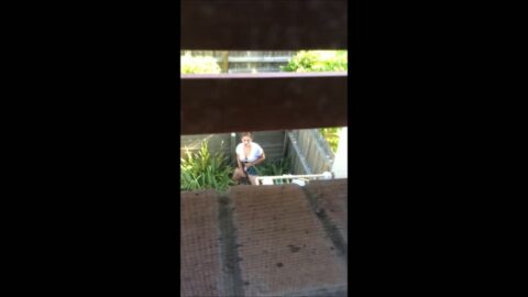 Filmó a su prima masturbándose escondida en el lugar