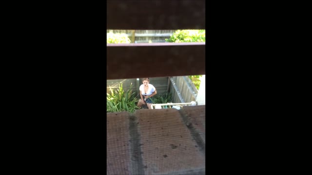 Filmó a su prima masturbándose escondida en el lugar