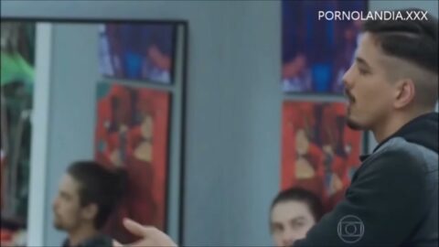 Grazi Massafera Enseñando los pechos en Verdades Secretas Desnuda Desnuda