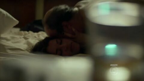 Grazi Massafera desnuda en una escena de sexo desnuda: Verdades secretas