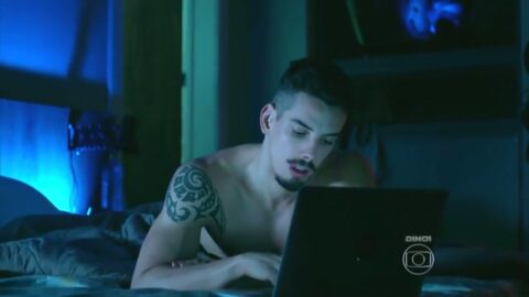 Grazi Massafera desnuda mostrando los pechos desnudos en vídeo