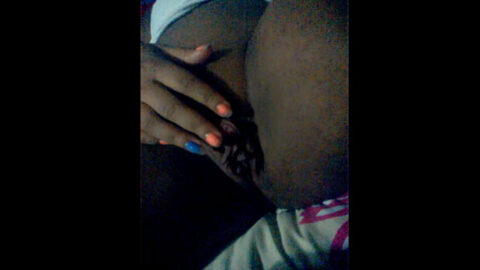 Greluda jovencita follando cangrejos toda mojada