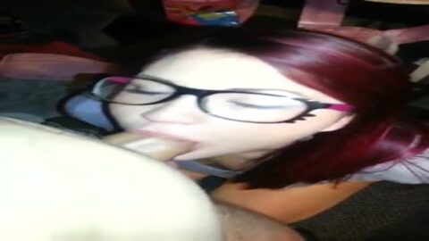 Hermosa Novia Pelirroja Tragando Toda La Polla