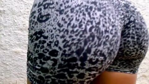 Hottie travieso antes de ir al gimnasio