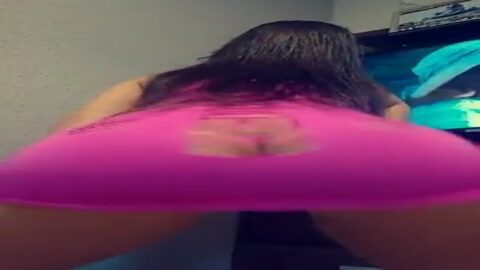 JOVEN CALIENTE SIN BRAGAS BALANCEANDOSE