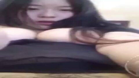 Japinha gimiendo con consuelo en su coño