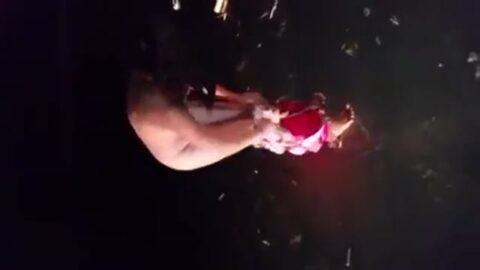 Joven de Belém captada en la playa