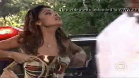 Juliana Paes desnuda en topless sin rayas