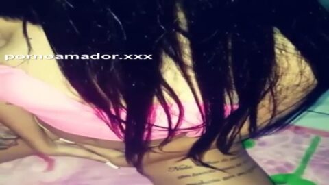 Kut Kut bailando en bragas