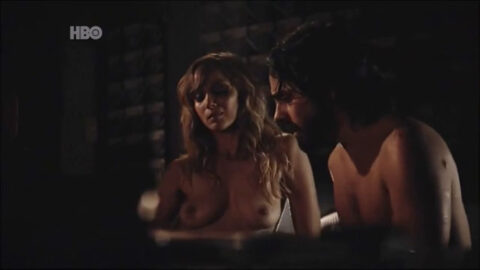 La actriz Simone Spoladore desnuda en escena de sexo (Magnifica 70)