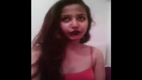 La hermosa Novinha Gringa haciendo un video desnuda para su novio