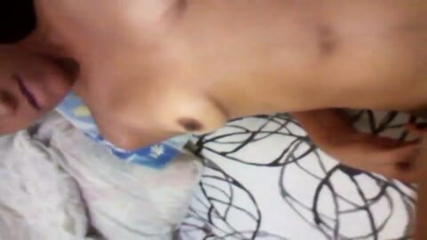 La mulata traviesa Tania mostrando su coño se conectó