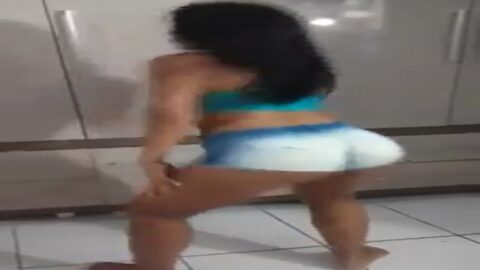 La nueva chica caliente de Facebook se conectó