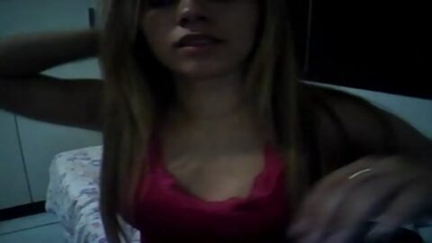 La rubia Cecilia Potiguar apareció en internet desnuda por webcam