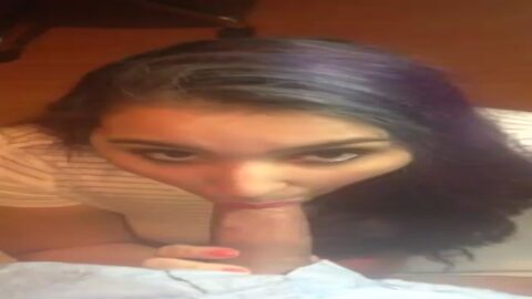 La universidad EMO puta chupando después de clase