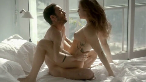 Letícia Colin desnuda en escena de Ponte Aérea