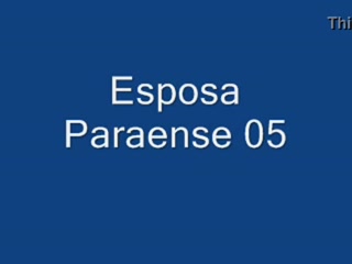 MILF abriendo las piernas y mostrando las bragas
