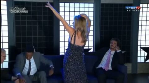 Maitê Proença cumplió su promesa de estar desnuda en el programa Extraordinários