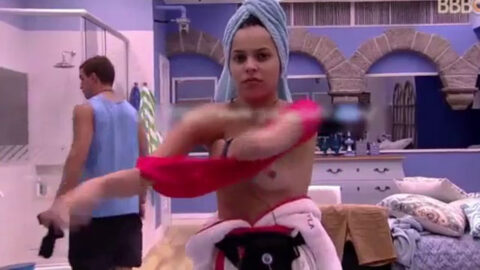 Mayla Araújo de BBB 17 pechos pagados se conectó