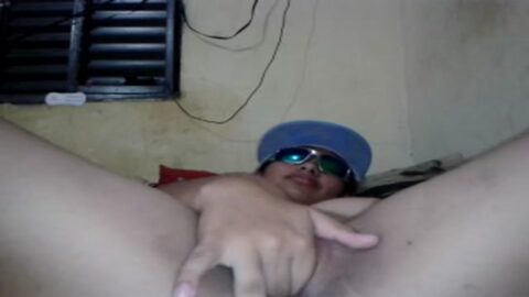 Michele jugando con su coño