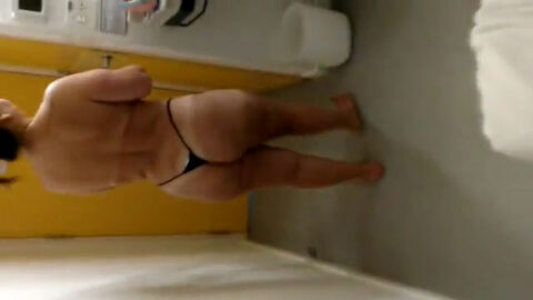 Milf culona en tanga