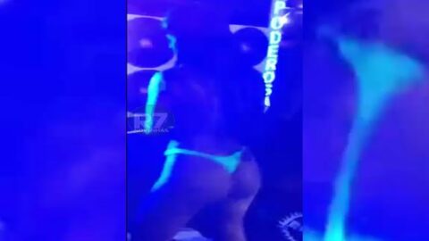 Morena Carioca Bailando Funk Desnuda en la Calle