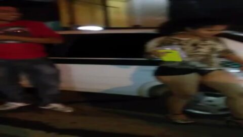 Morena Después De La Discoteca Abriendo Las Piernas En La Calle