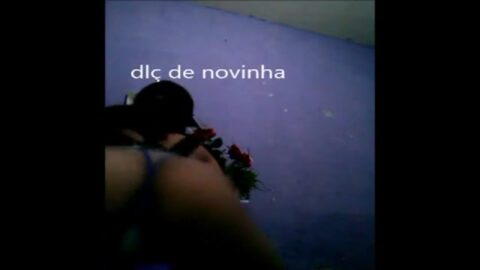 Morena bailando funk mostrando las bragas