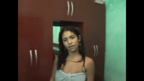 Morena tímida en porno casero filtrado en la web