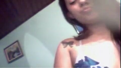 Moreninha brasileña desnuda desnuda en la webcam