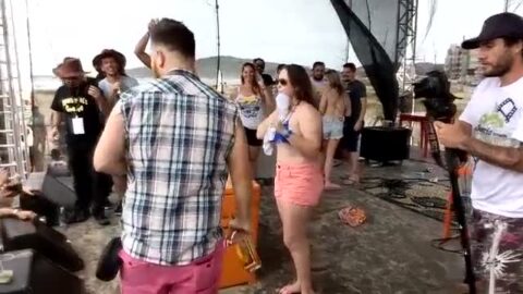 Muestra tus pechos - Universipraia 2015