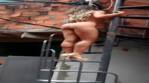 Mujer Melón Desnuda 2