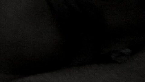 Mujer casada gritando de lujuria y corriéndose en sexo amateur