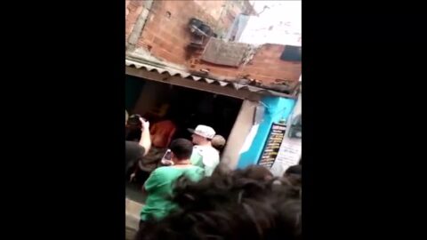 Mujer melón pillada desnuda en Heliópolis