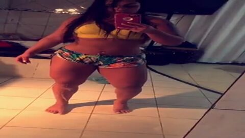 Mujer sandía se deleita con pantalones cortos de Snapchat