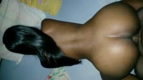 Mulata caliente teniendo sexo en 4 sexo amateur