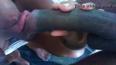 Mulata en orgía con amigo del cornudo