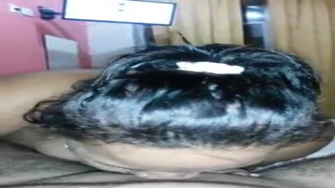 Mulata gordita dando mamada filtrada en línea