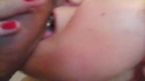 Ninfa rubia chupando a su novio