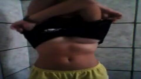 Ninfa traviesa en el baño