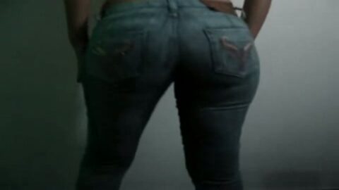 Nueva novia mostrando su delicioso culo se conectó