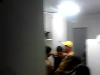 Orgía traviesa en el baño de la gasolinera